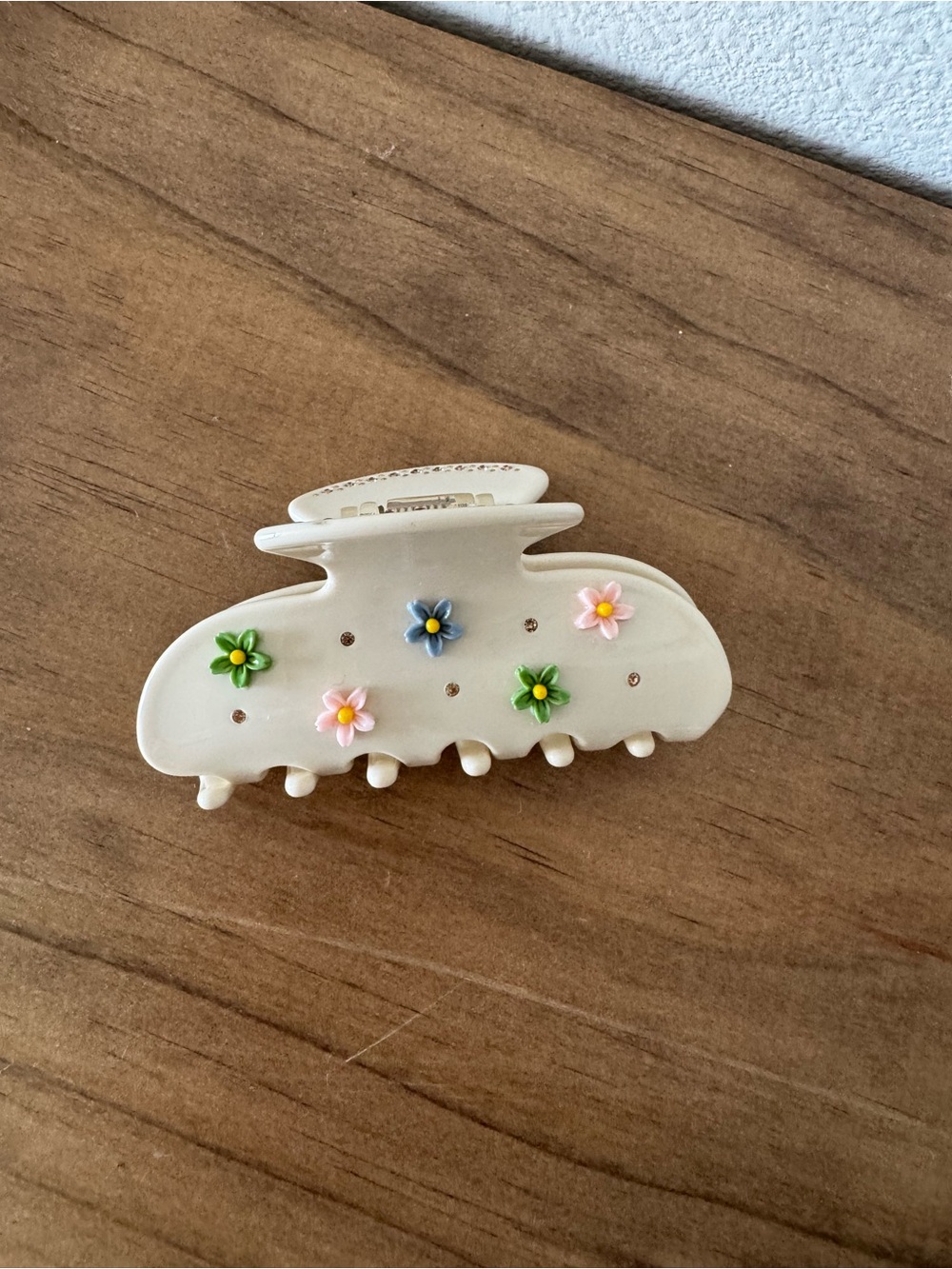Emi Jay Cream Floral Hair Claw Clip with Pastel Accents
